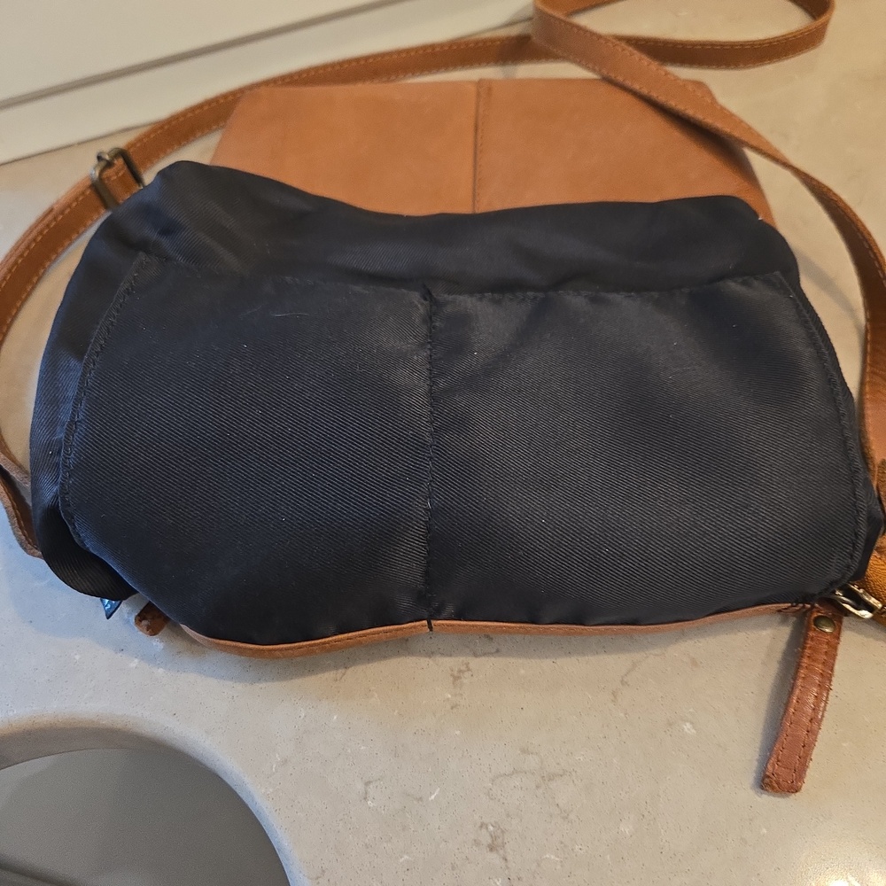 Cochoa Brown Leather Crossbody Bag - Picture 4 of 7